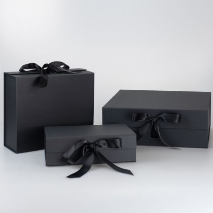 black foldable gift paper box with magnetic clasp.